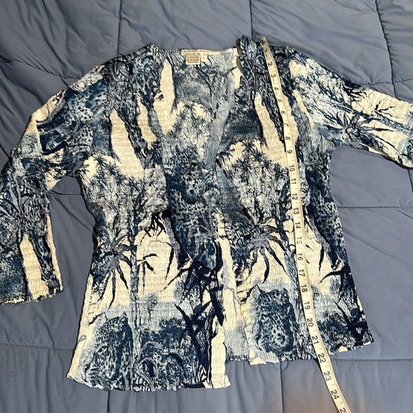 GUC Alberto Makali size large safari print 2 piece crinkle top - Picture 12 of 13